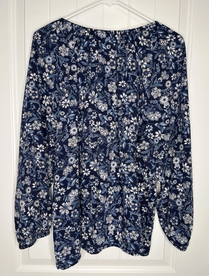Blusa feminina Old Navy XL outono fluido manga longa camponesa boho azul branco floral - Imagem 2 de 4