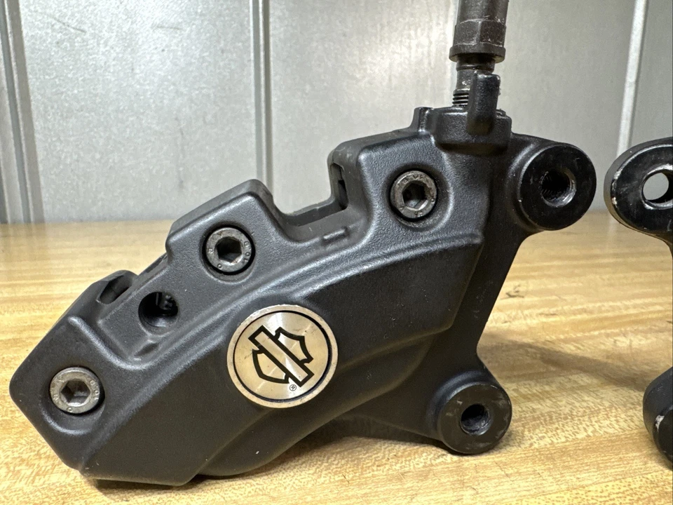 Pinzas de freno delanteras derecha izquierda Harley-Davidson BREMBO Touring Foto 2 de 4