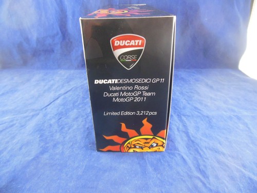Minichamps 122 110046 Ducati Desmosedici GP 11 Valentino Rossi MotoGP 2011 - Picture 4 of 6