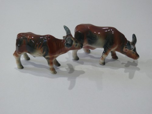 VINTAGE CERAMIC NOVELTY WATER BUFFALO SALT AND PEPPER SHAKERS. - Picture 2 of 6