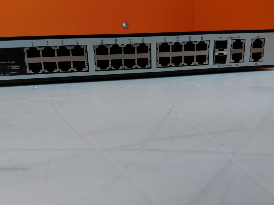 Defective D-Link DES-3228PA Managed 24-Port 10/100 Stackable PoE Switch AS-IS - Image 4 of 4