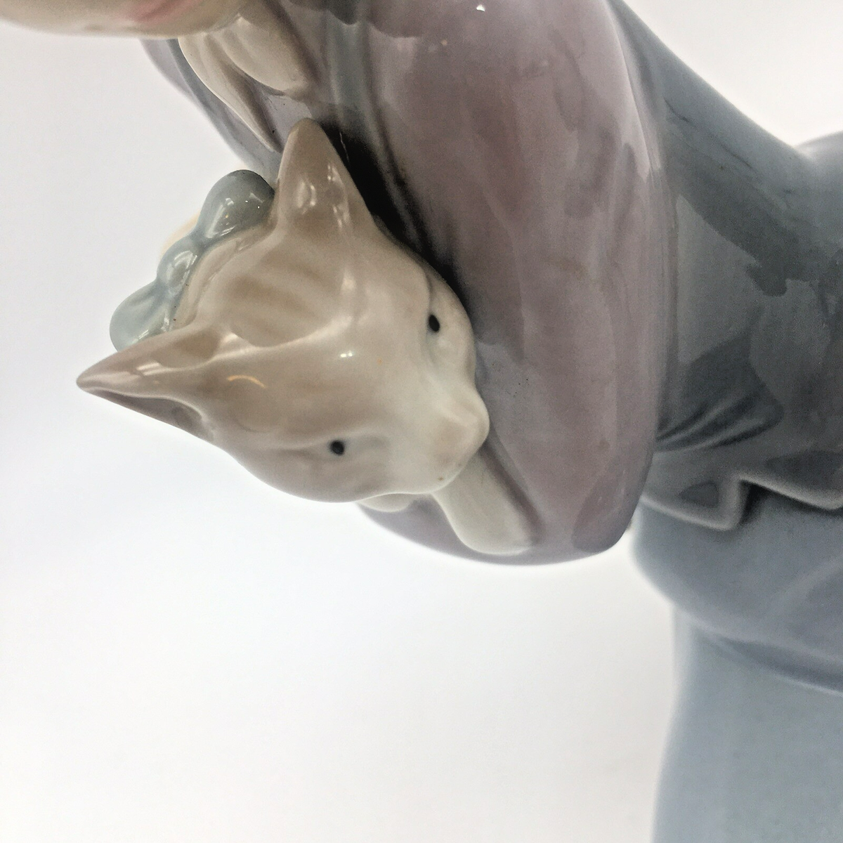 Lladro Little Friskies Retired Figurine #5032 Girl with Cat and