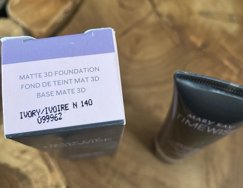 MARY KAY Timewise Matte 3D Foundation 099962 N 140 Ivory NIB - Picture 2 of 6
