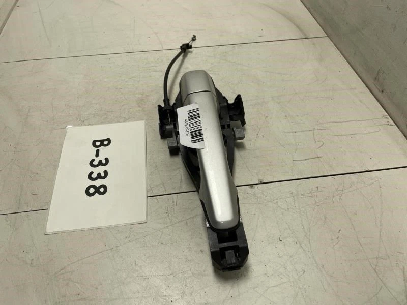 Volvo V50 T5 2005 puerta trasera izquierda conductor puerta exterior manija reale OEM Foto 3 de 4