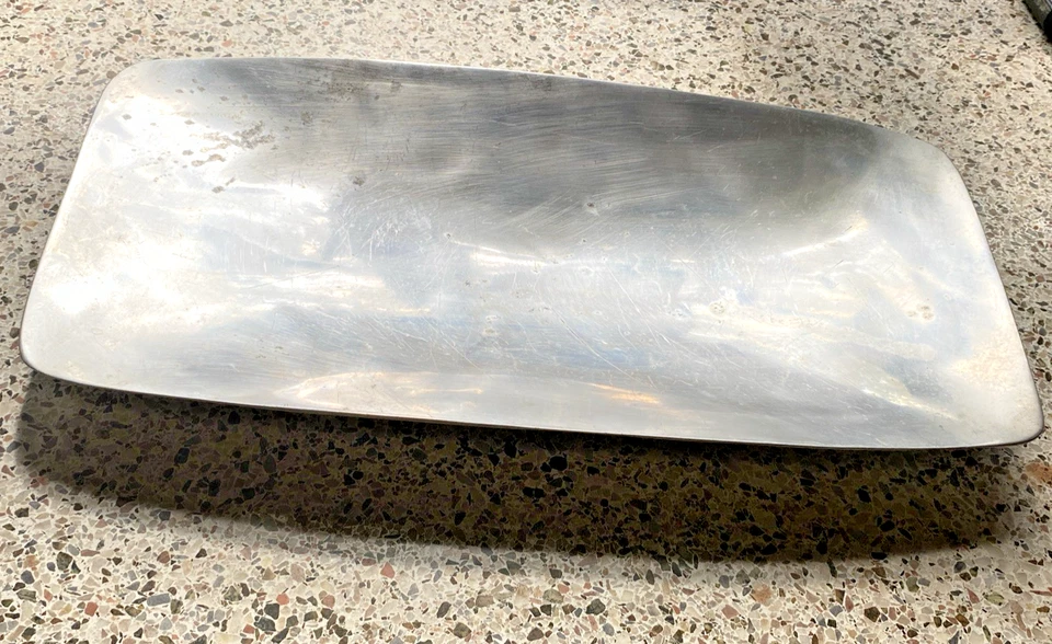 AMPLIO PLATO "MARUPA" 18,5" X 9,75" ALEACIÓN PLATEADA DECORACIÓN DE MESA VINTAGE por NAMBÉ Foto 3 de 4