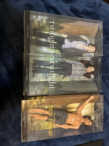 Set Of 3 Twilight Pink Label Barbies, Edward(new moon), Jacob, Bella. (Cn15)