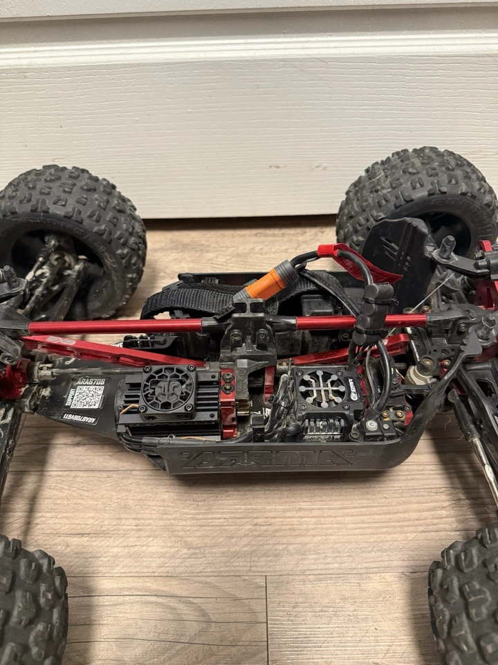 Arrma Kraton 6s EXB 4x4 sin escobillas 65+mph 1/8 con lipos y cargador RC Traxxas Foto 3 de 4