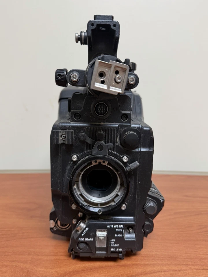 Sony PDW-700 XDCAM HD 3CCD Camera - 1204 Hrs - NO Lens or Viewfinder, Body ONLY - Image 2 of 4