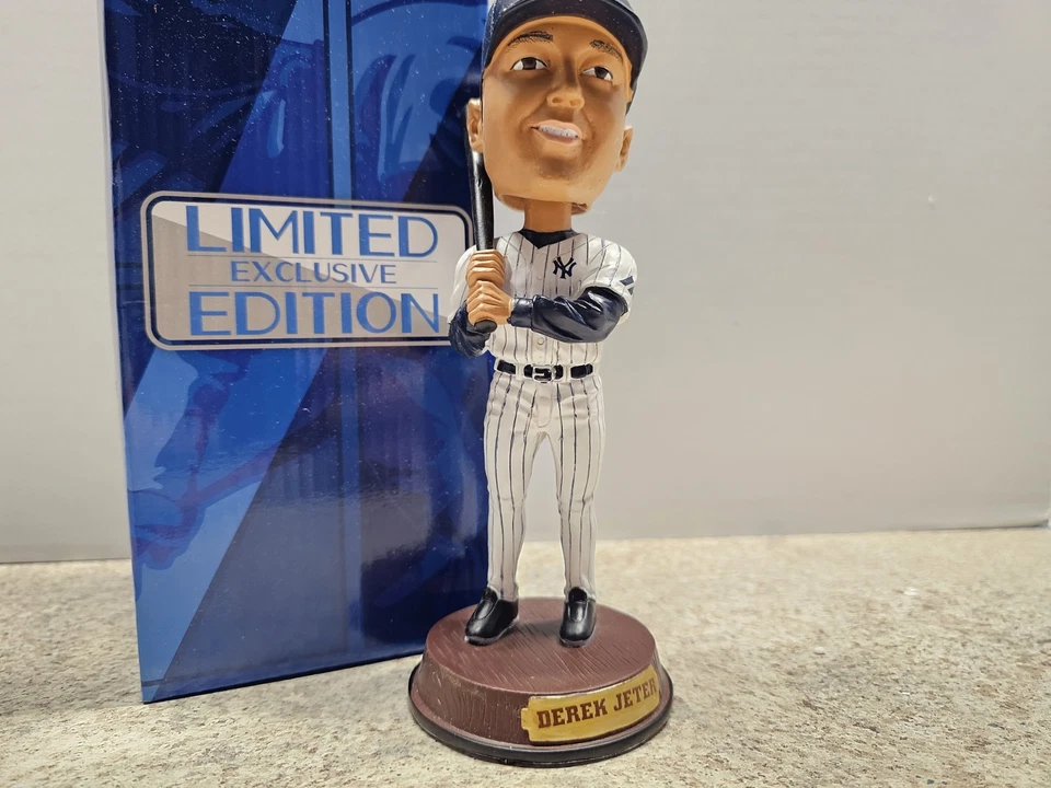 Derek Jeter New York Yankees MLB FOCO #'d Tp 1,200 Bobblehead NIB - Image 4 of 4