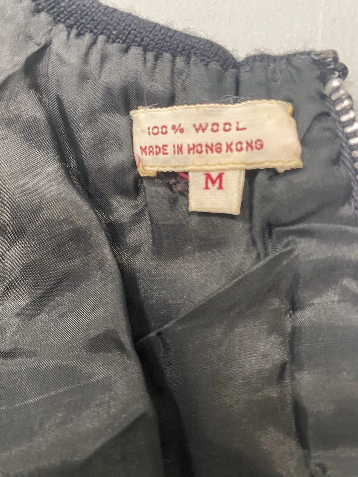 Vintage Women’s Sequined Top SIZE MEDIUM black floral HONG KONG 60s 70s - Image 2 of 4