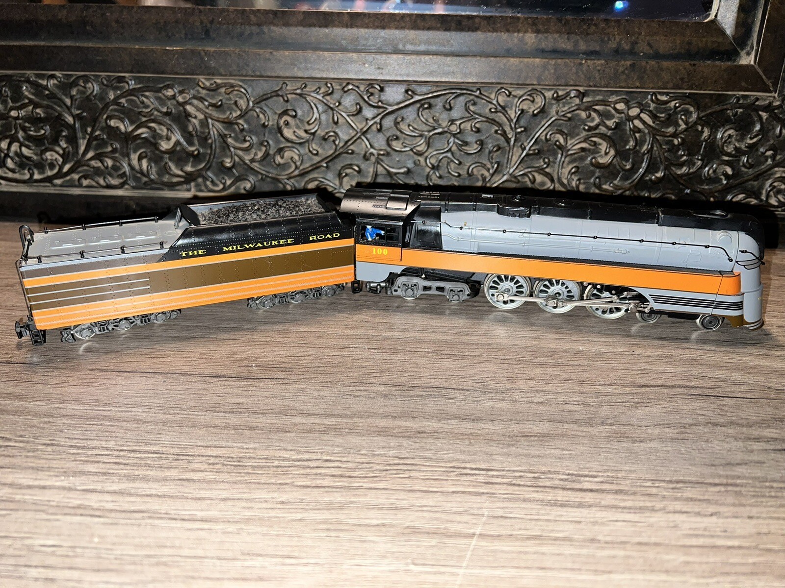 Rivarossi HO Scale Milwaukee Road Engine + 4 Passenger Cars eBay