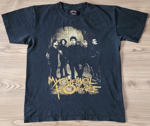 My Chemical Romance Black T-shirt - Vintage Single Sti 2000s vintage concert t-shirt, vintage, size M, single stitch, B+ condition