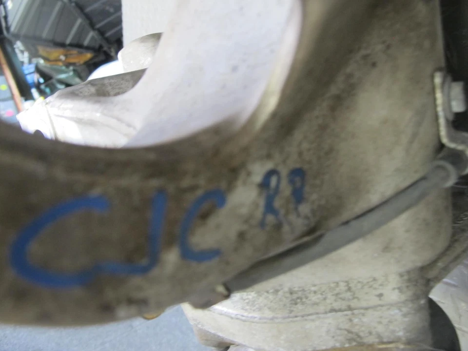 88-96 CHEVROLET CORVETTE C4 HUSILLO TRASERO DERECHO NUDILLO RUEDA BUJE COJINETE OEM Foto 2 de 4