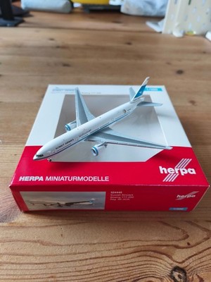 Herpa Wings Kuwait Airways	Boeing 777-200 9K-AOA 524445 1:500