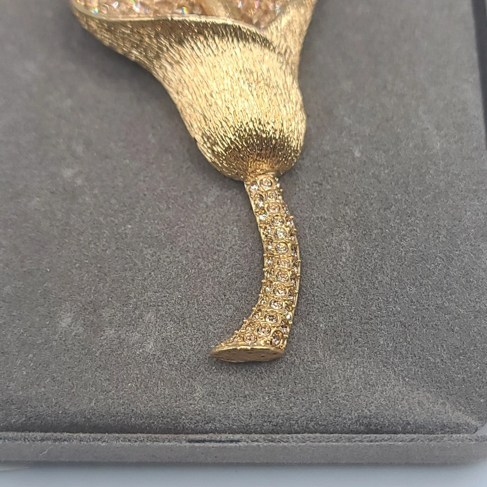 Broche Nolan Miller Flor Lirio Estrás Tono Dorado Firmado En Caja Foto 2 de 4