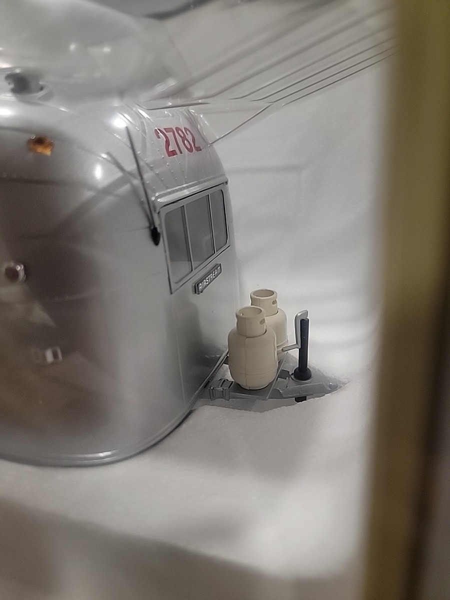 Motor City Classics 1:18　エアストリーム　ミニカー Airstream Trailer 92005 1/18th Scale Motor City Classics