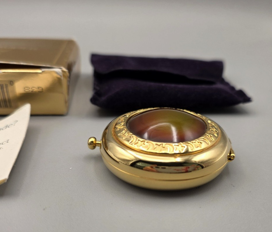 Estee Lauder The Attitude Powder Compact Mood Changing