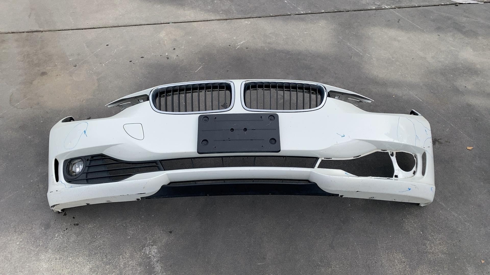 2012-2015 BMW 3 Series 320i Front Bumper Cover Fascia Panel Assembly OEM White