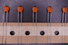 Lot of 10 x 140-50N2-180J-RC Xicon Ceramic Disc Capacitor 50V 18pF 5% NP0 2.5mm