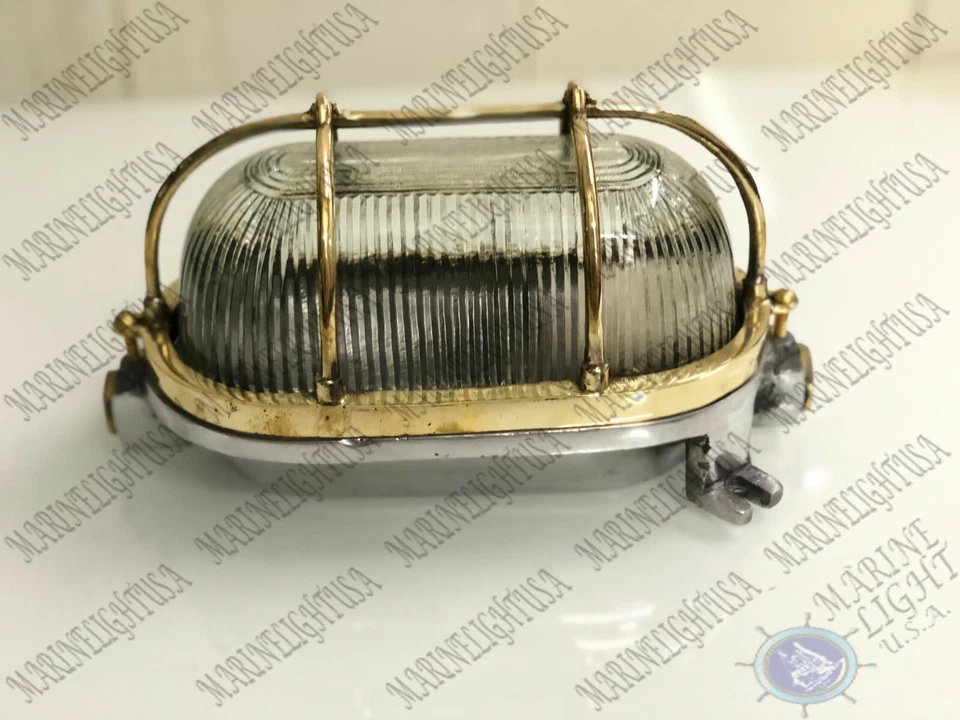 Antigua luz de mampara ovalada montada en la pared de latón macizo decoración náutica Foto 3 de 4