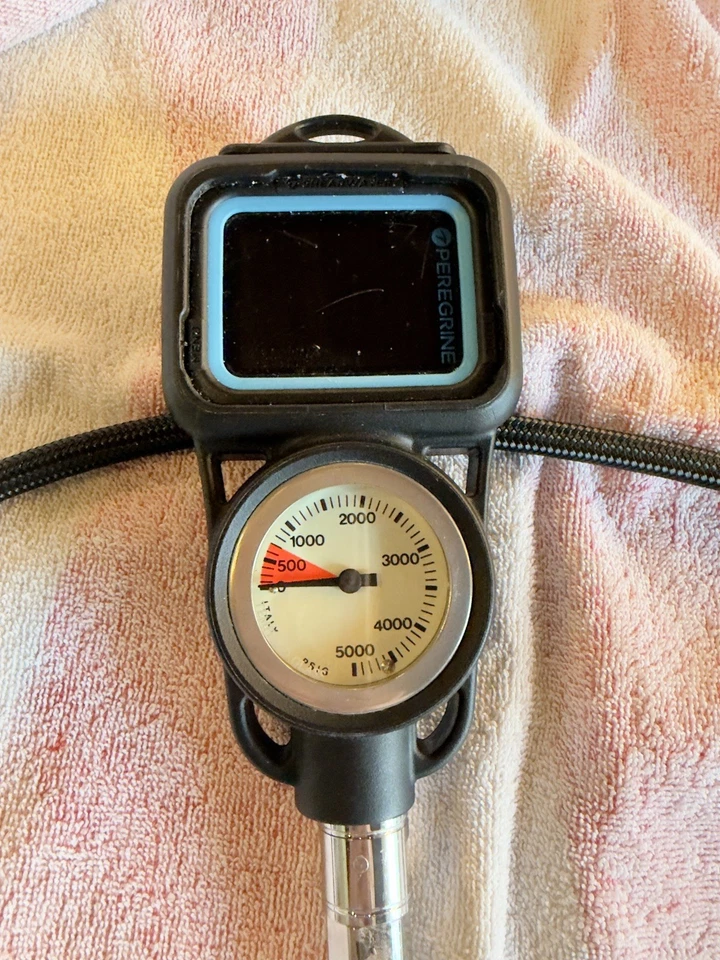 Computadora de buceo Shearwater Peregrine con SPG y manguera flexible de alta presión Foto 3 de 4