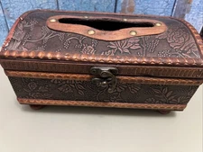 Antique-style Wooden Tissue Box Holder with Lid Latch Closure Floral Pattern