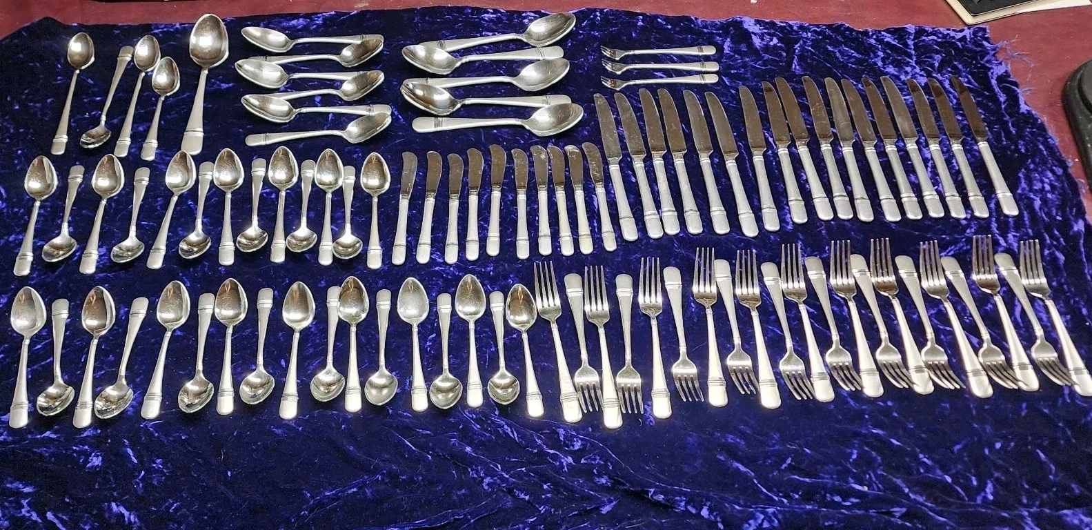 Onieda ASTRAGAL 18/10 Satin Glossy Stainless Flatware Silverware Set 97 Pcs Lot