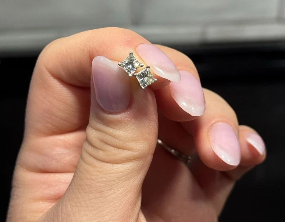 Stunning 1carat Natural Mined Princess Cut Diamond F-G Earring Studs 14KT WTG-S - Image 4 of 4