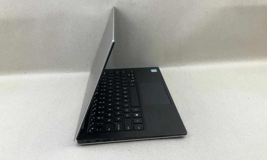 DELL XPS 13 9360 | INTEL CORE I5-7200U 2.5GHZ | 256GB | 8GB | SIN SISTEMA OPERATIVO Foto 3 de 4