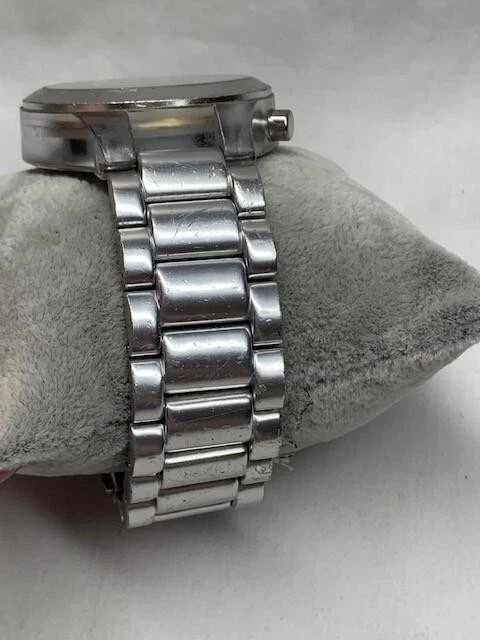 Ladies DKNY NY-8262 Silver Tone Chronograph Quartz Date Watch New Battery - Image 3 of 4