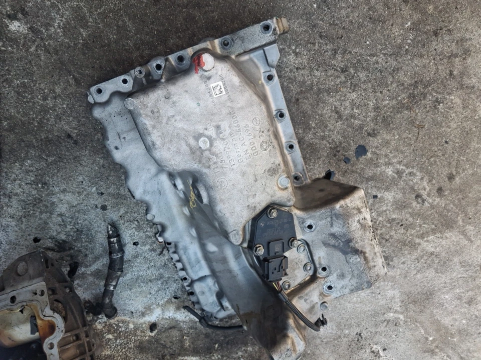 2013-2016 BMW 328I XDRIVE 2,0 л масляный поддон двигателя 7601942 - Изображение 2 из 4