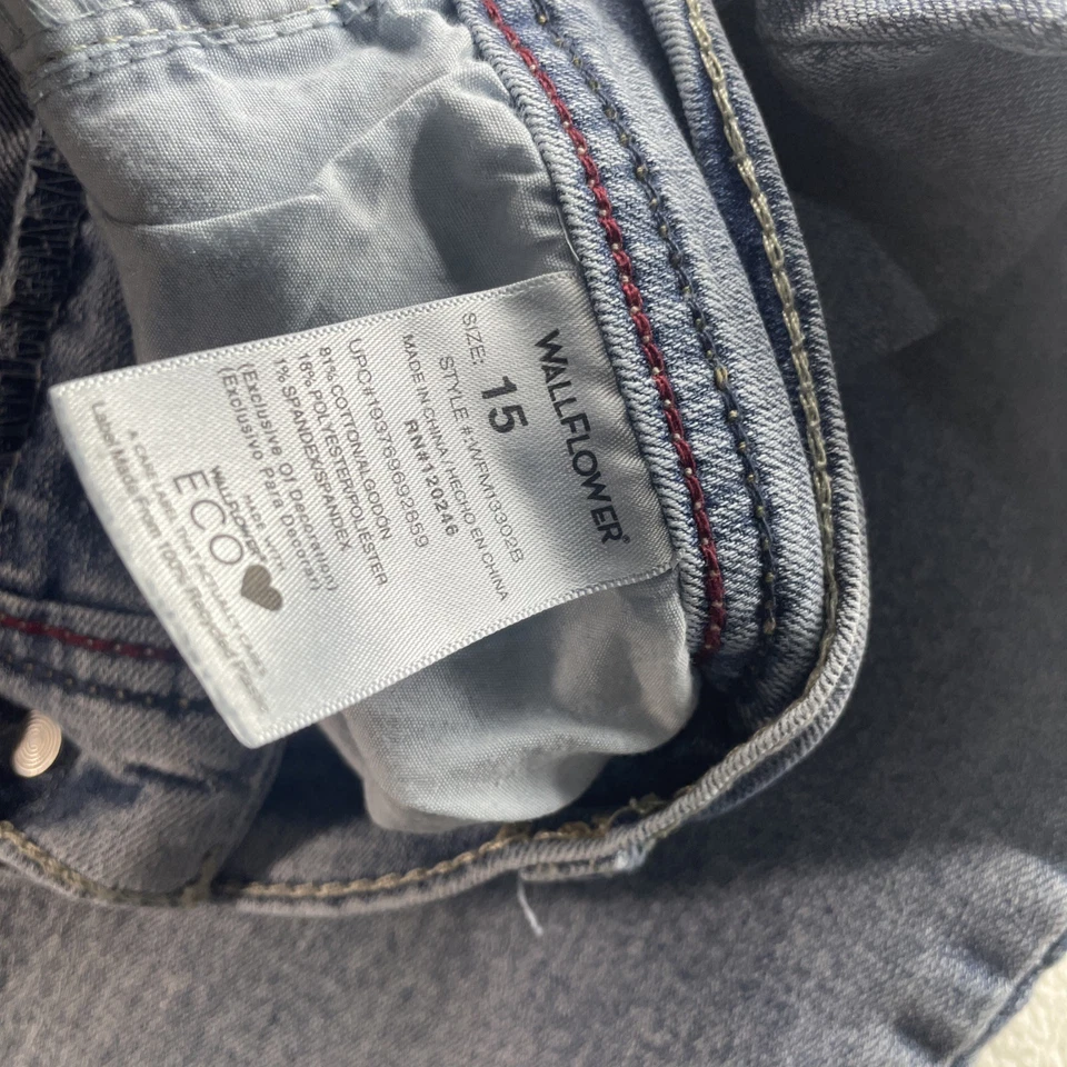 Wallflower Size 15 Stretch, Blue Jeans Style #WFM13302B Preowned. A/17  - Image 3 of 4