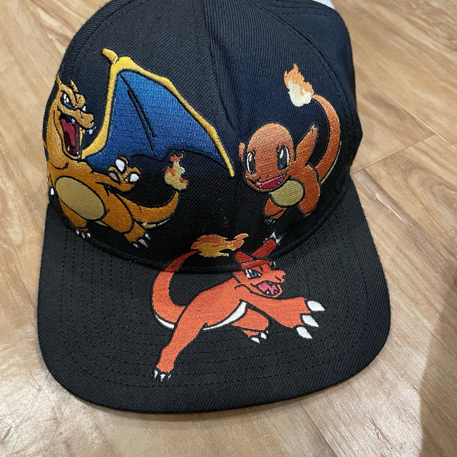 2014 Pokémon Charizard Evolution Embroidered Men’… - image 1