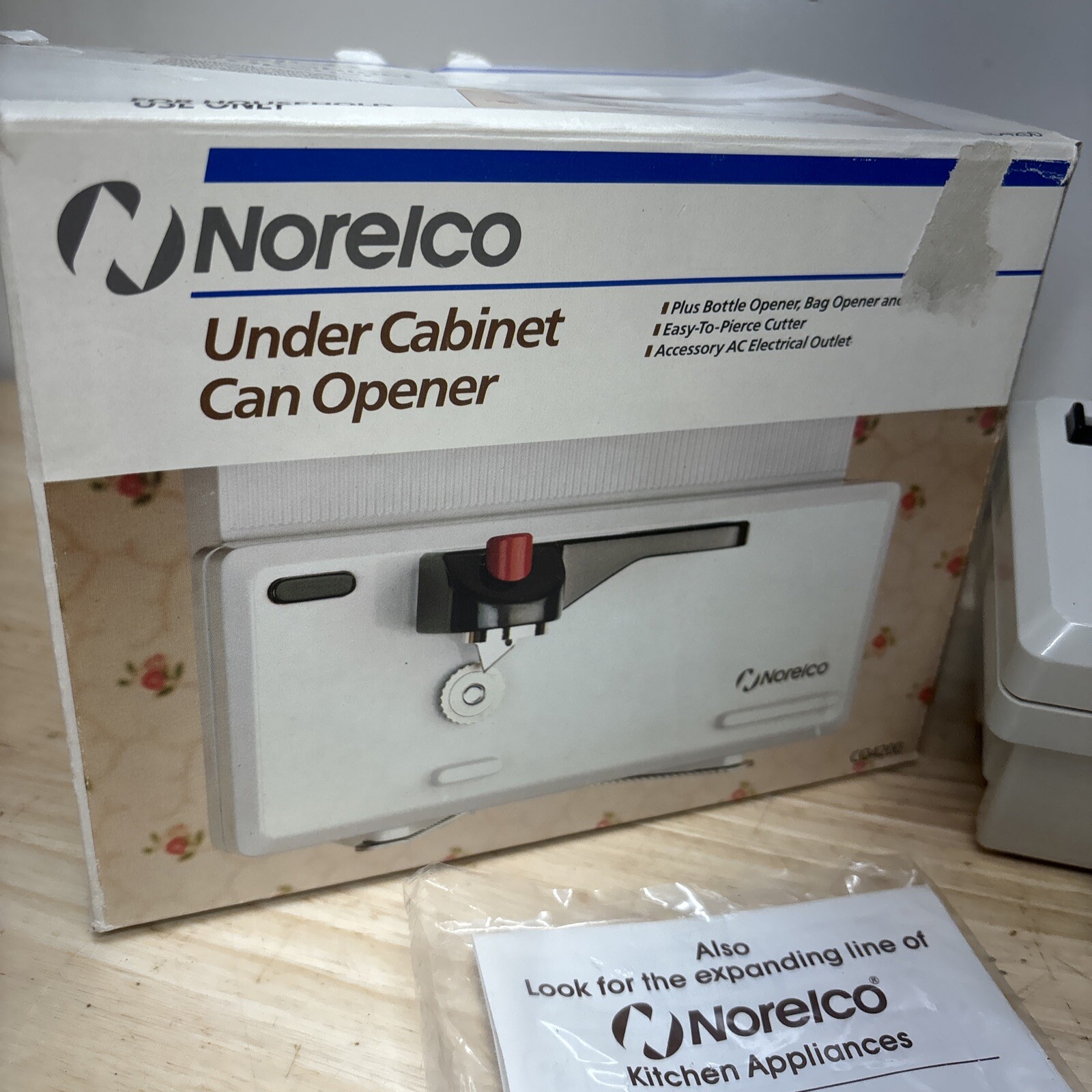 Norelco Under Electric Can Opener Space Saver CO4200 Open Box