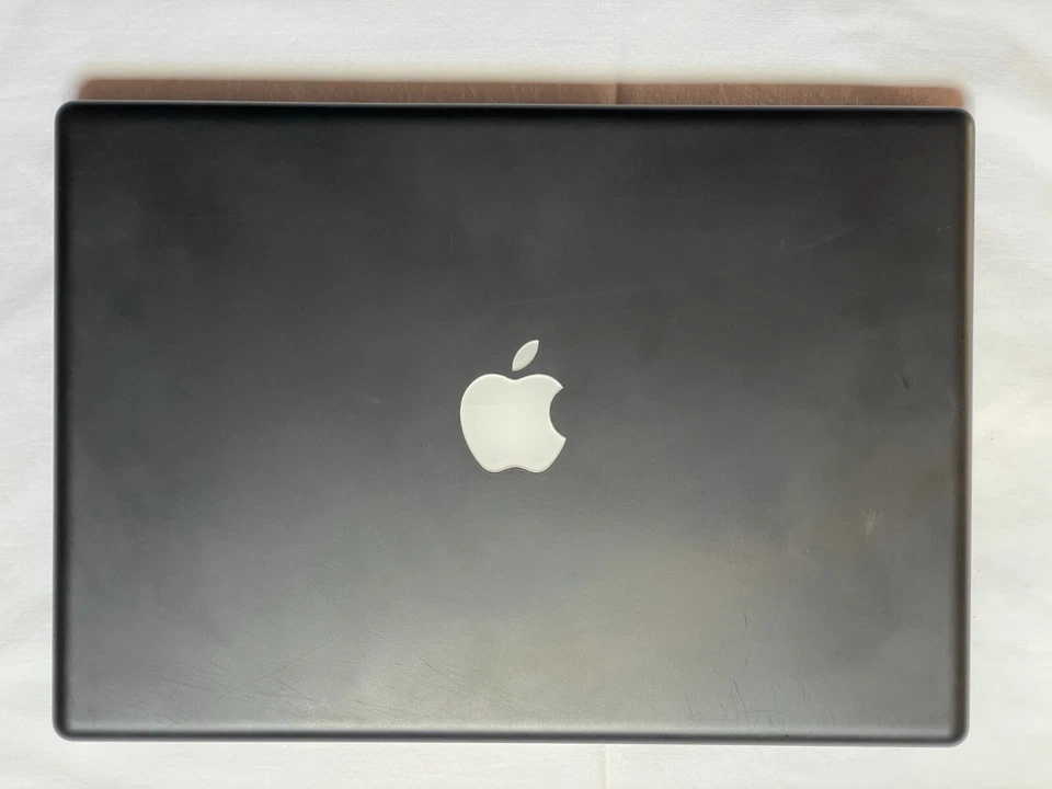 MacBook 13 2010 Apple in Buono Stato 2 GHz 2GB RAM Caricabatterie Incluso - Immagine 3 di 4