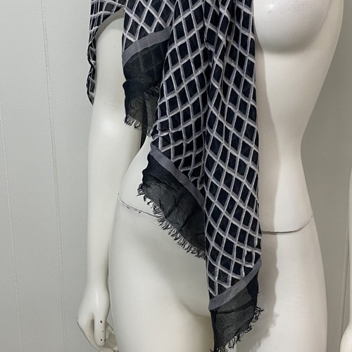 Vera Bradley Scarf Soft Fringe Diamond 72 x 27 NWT - Picture 6 of 12