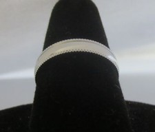 SIZE 7 14KT WHITE GOLD EP PATTERNED EDGE 3MM WEDDING RING