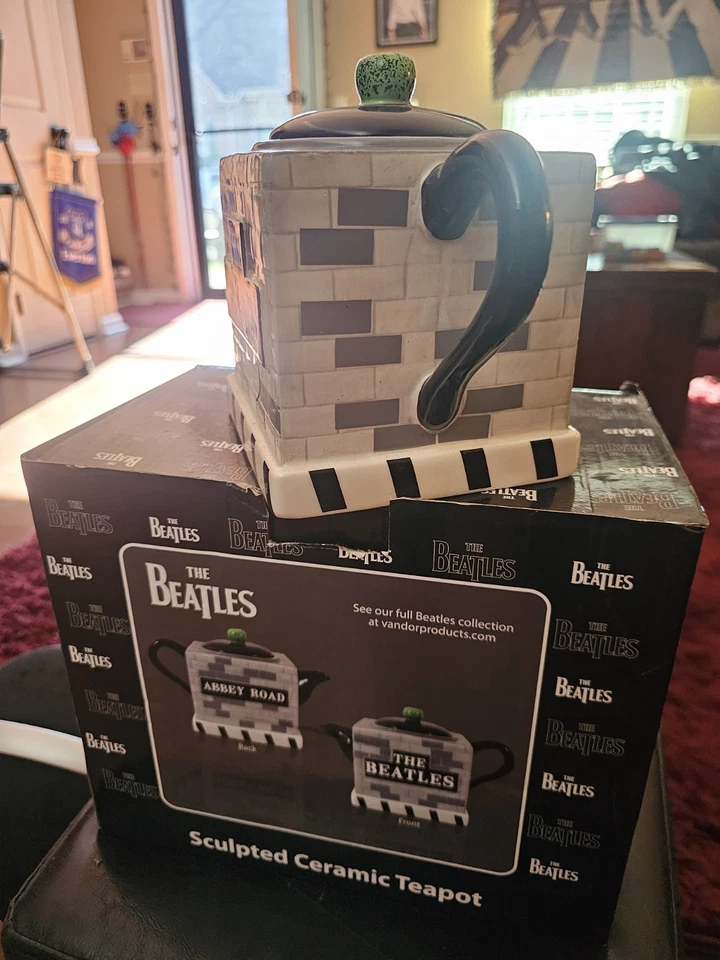 Vandor/ Apple Beatles Abbey Road - Sculpted Ceramic 48oz Teapot - Image 2 of 4