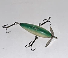 VINTAGE  PFLUEGER PEERLESS MINNOW WOODEN FISHING LURE - WHITE w/  GREEN BACK