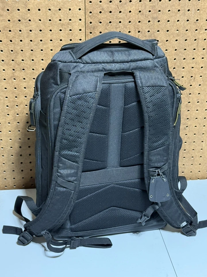 Case Logic Viso Camera Backpack, Large,Black, 12.6 x 8.3 x 19.3 model CVBP-106 - Image 2 of 4