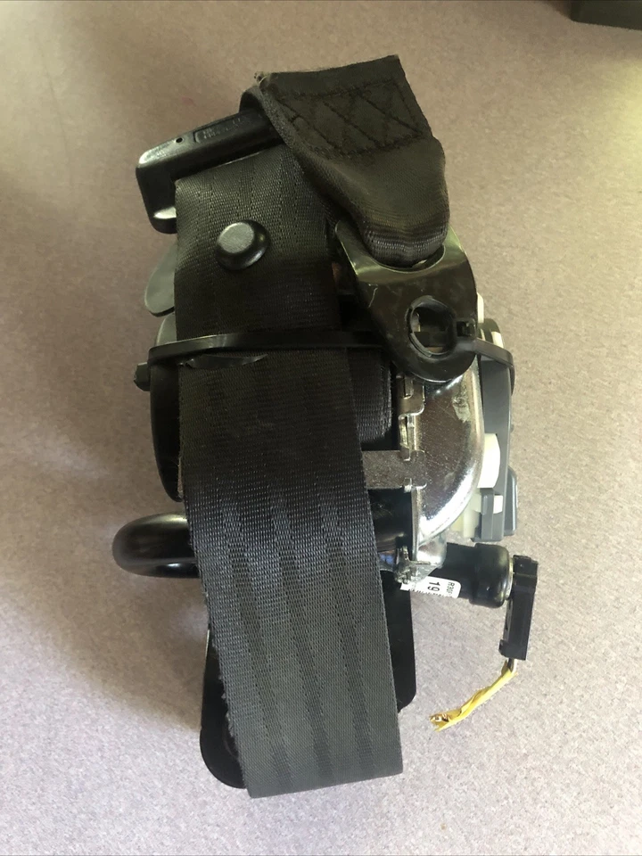 Conjunto de cinturón de seguridad delantero izquierdo Hyundai Genesis 2011 Foto 2 de 3