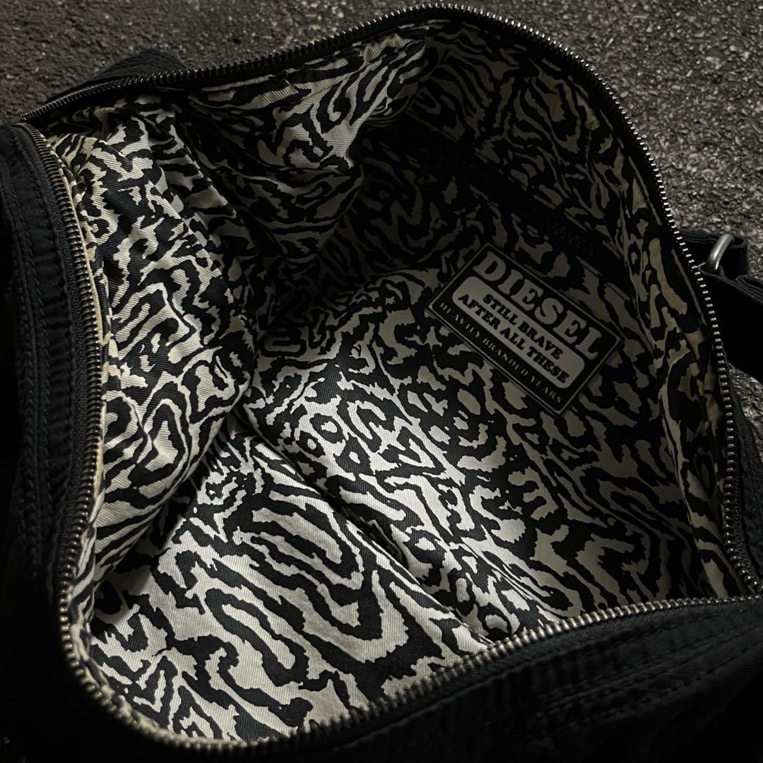 Diesel Men 90S Archive Banana Shoulder Bag Y2K Crescent Moon Diesel Men 90S Archive Banana Shoulder Bag Y2K Crescent Moon