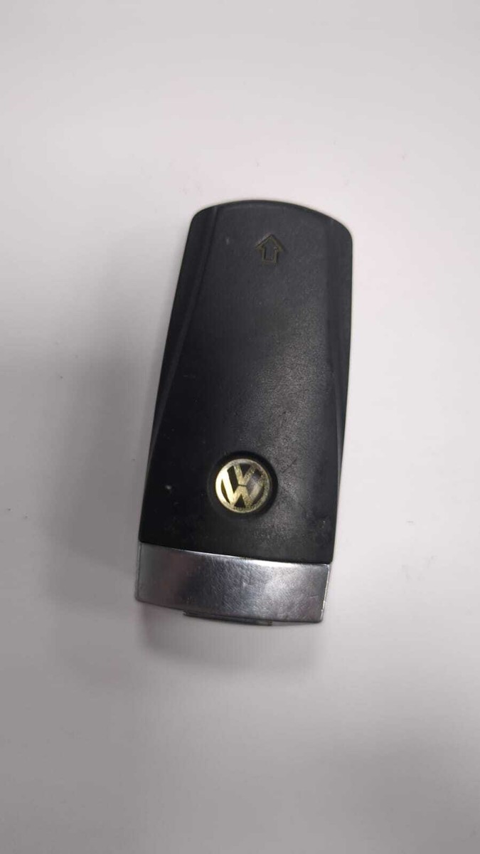 Genuine Volkswagen 3-Button Remote Smart Key Fob – Passat B6 – 3C0959752BA – Tested, Works, Some Scratches