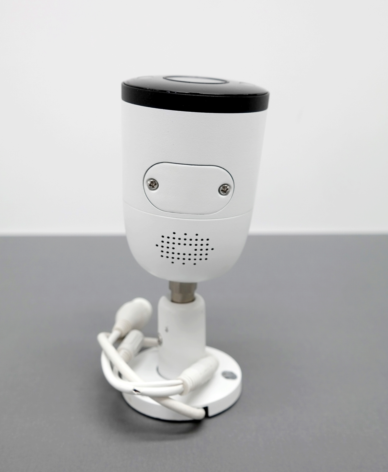 Lorex E893ABZ 4K Ultra HD Smart Deterrence IP Camera READ