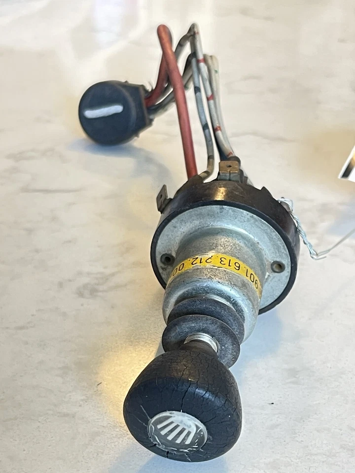 INTERRUPTOR FARO SWB ORIGINAL PORSCHE 911 912 1965-1968 CON BISEL PERILLA 90161321200 Foto 2 de 4