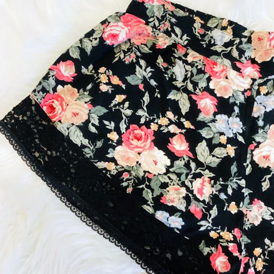 Pantalones Cortos Urban Outfitters Banda de Gitanos Floral Botánico Encaje XS Foto 3 de 4