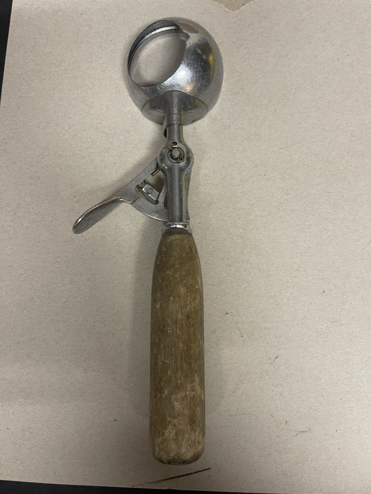 Hamilton Beach No.31 Disher Ice Cream Scoop Wood Handle Pat 1862527 NO PAK vtg