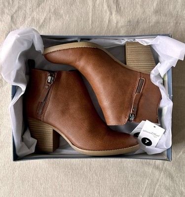 New Women's Target Universal Thread Tan Brown Ankle Boots Block Heel NIB NWT 7