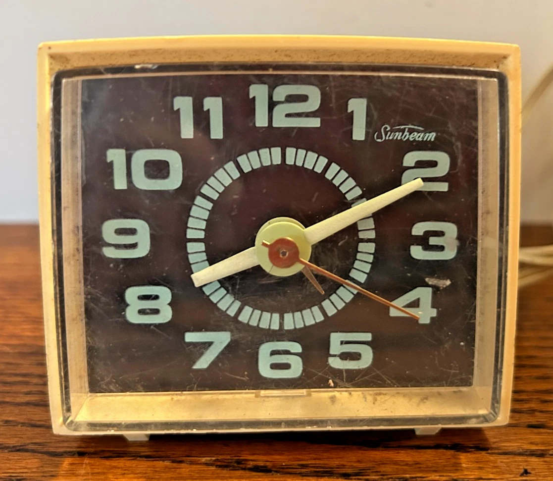 Sunbeam Electric Clock In Collectible Alarm Clocks (1970-Now) for