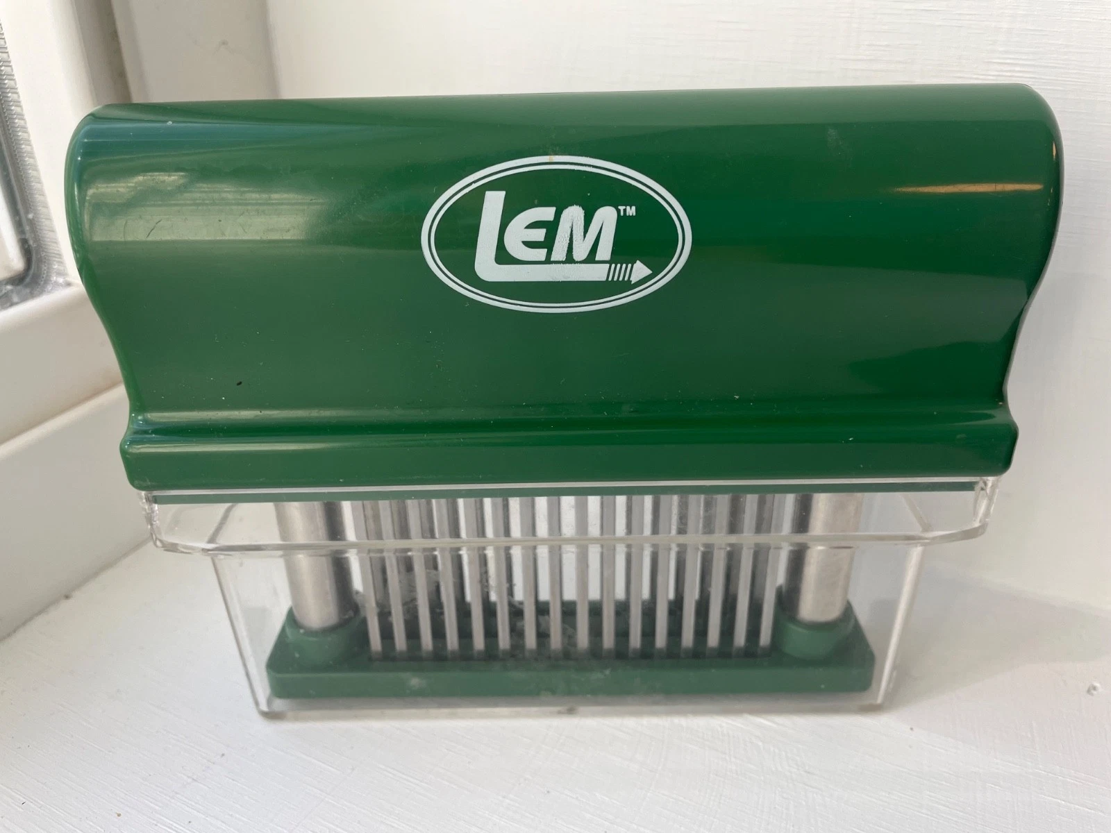 EUC LEM Products Hand Held Meat Tenderizer 48 Blades Stainless Steel & Plastic
Opens in a new window